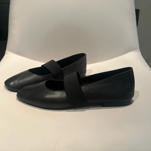 L’Intervalle Black Mary Jane Flats with Elastic Strap - Picture 3 of 4